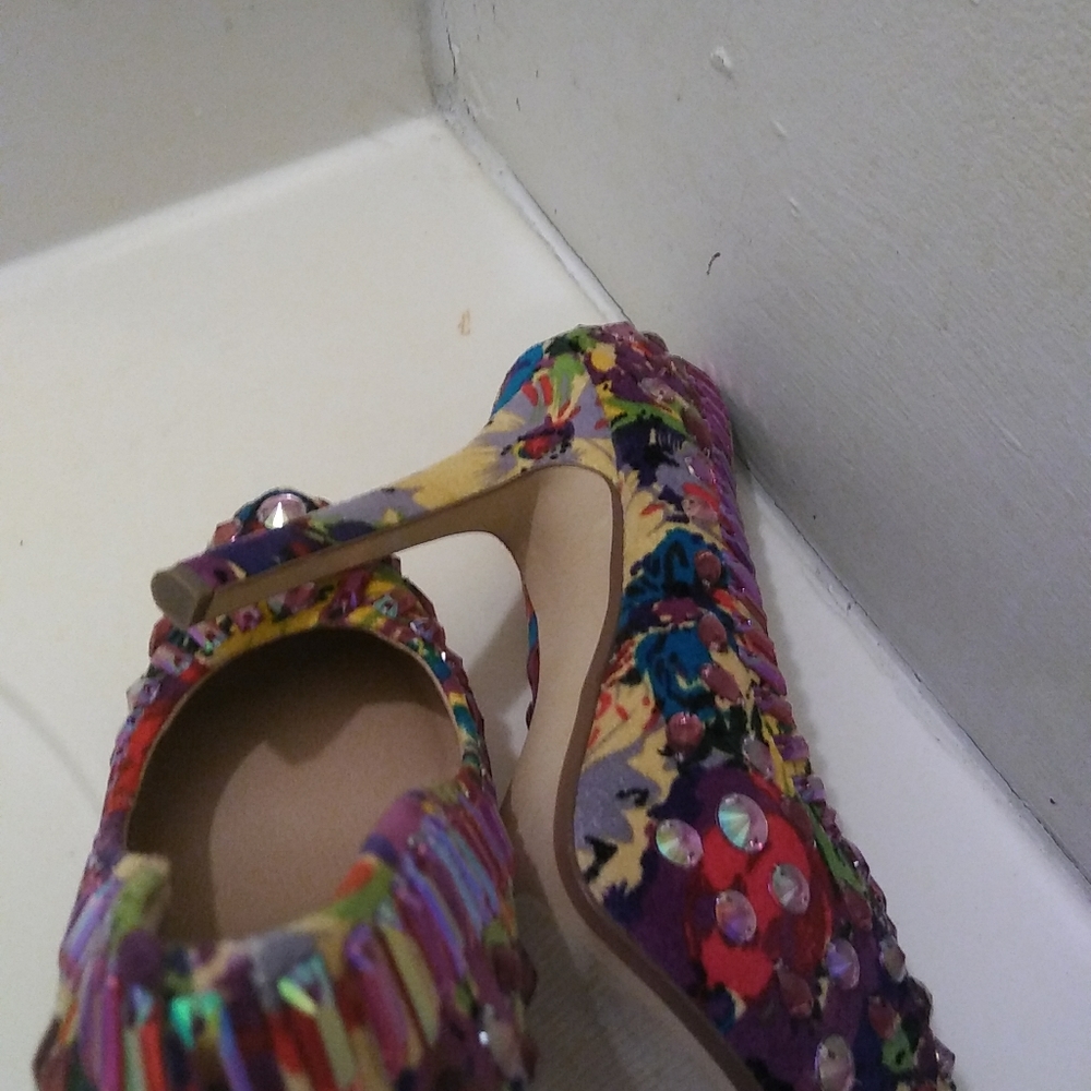 Shoes - Picture 4 of 4